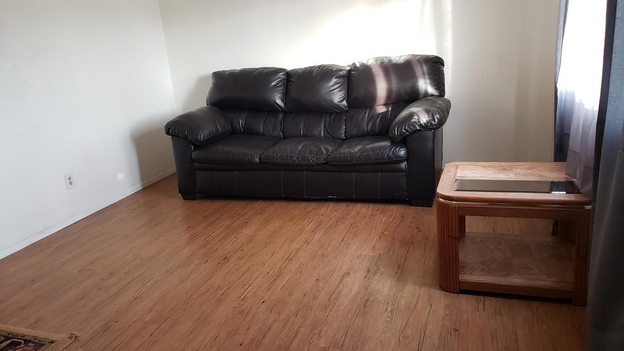 1013 West 13th Street - Photo 2 of 6