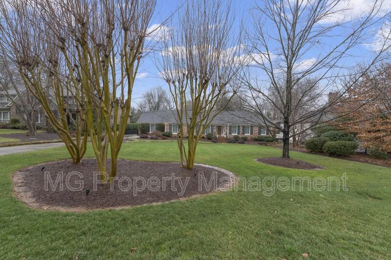 4023 Arborway - Photo 5 of 50