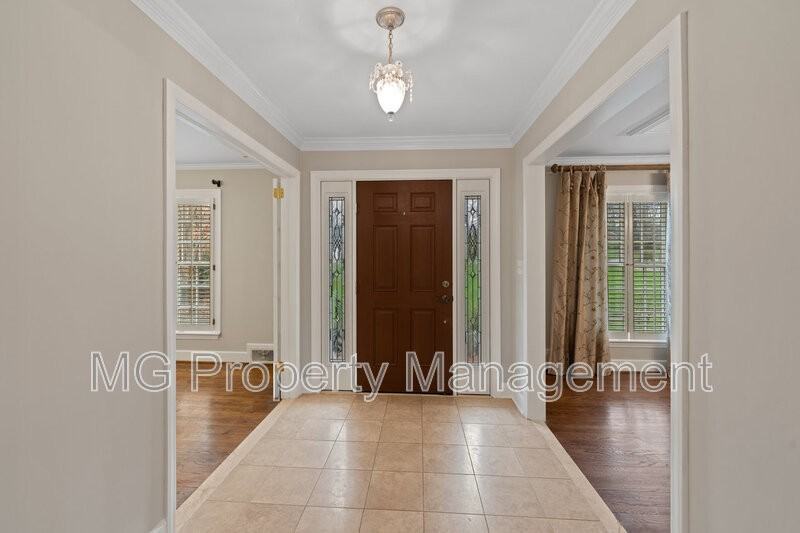 4023 Arborway - Photo 6 of 50