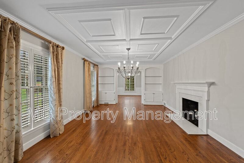 4023 Arborway - Photo 7 of 50