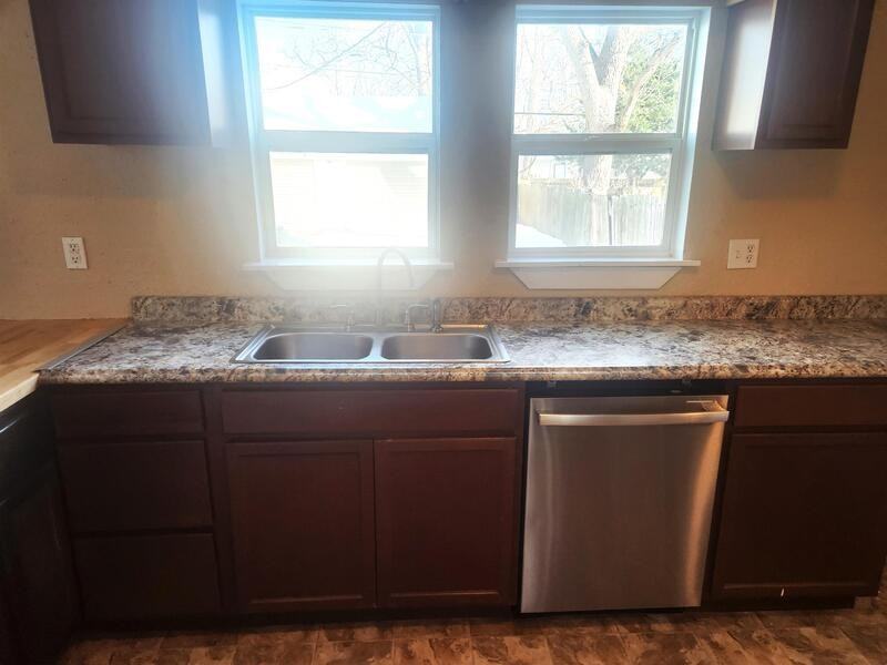 801 N Gladstone Ave - Photo 5 of 20