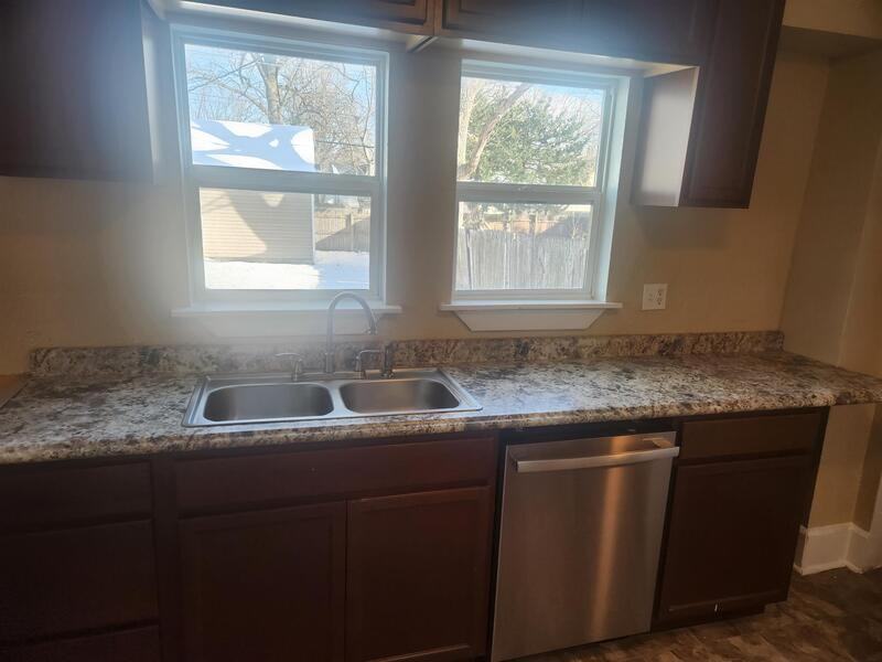 801 N Gladstone Ave - Photo 6 of 20