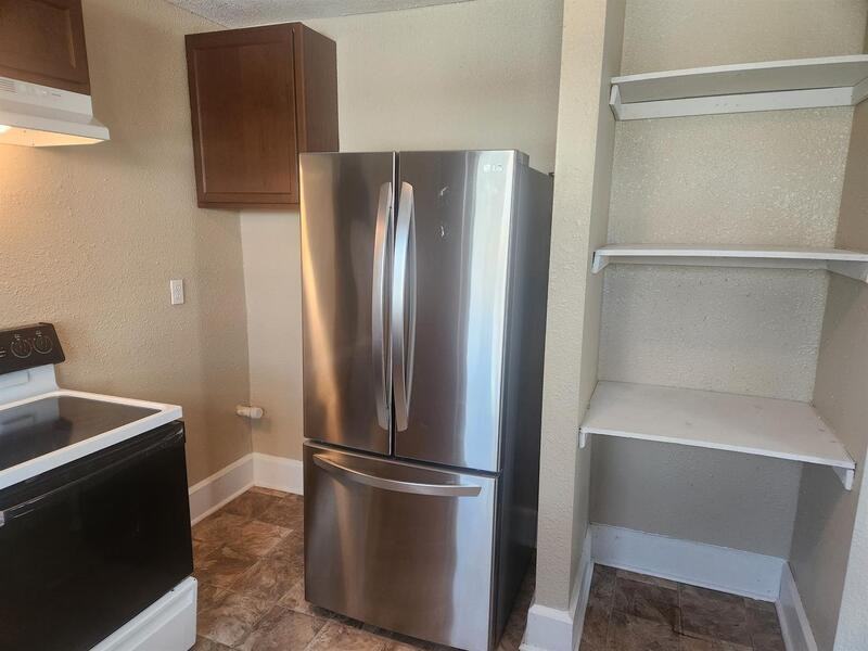 801 N Gladstone Ave - Photo 7 of 20