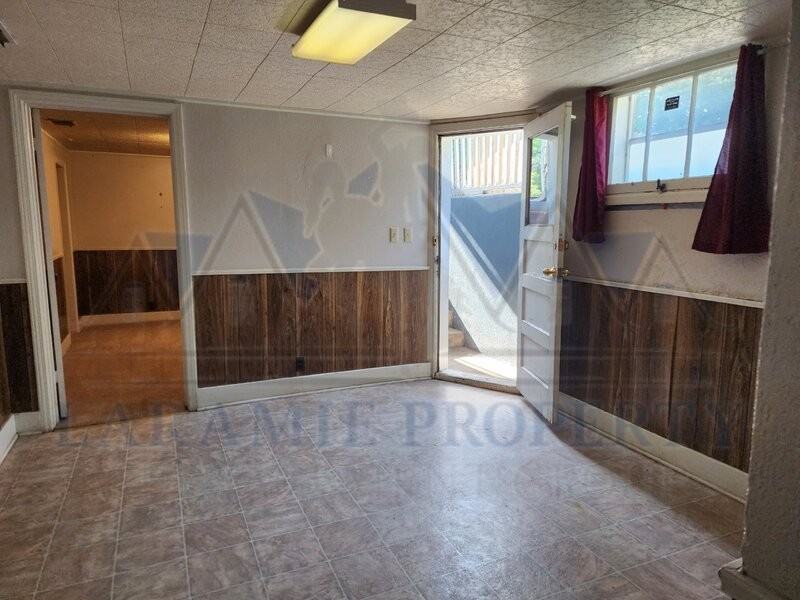 358 N 5th St #B - Photo 3 of 8