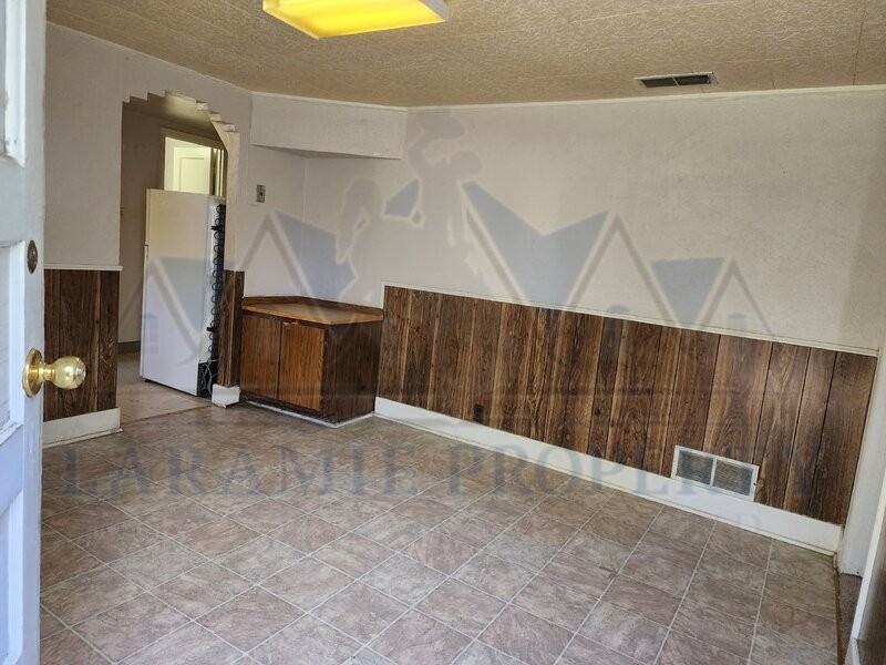 358 N 5th St #B - Photo 4 of 8