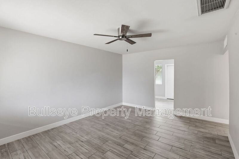 1721 E Moreland St - Photo 5 of 18