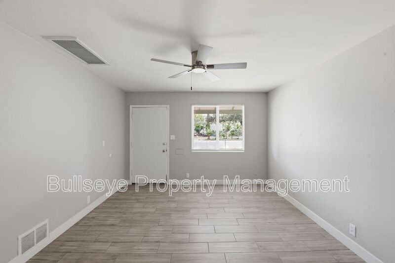 1721 E Moreland St - Photo 7 of 18