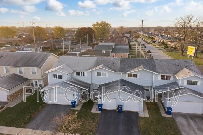 2606 E Martha Pl - Photo 2 of 7