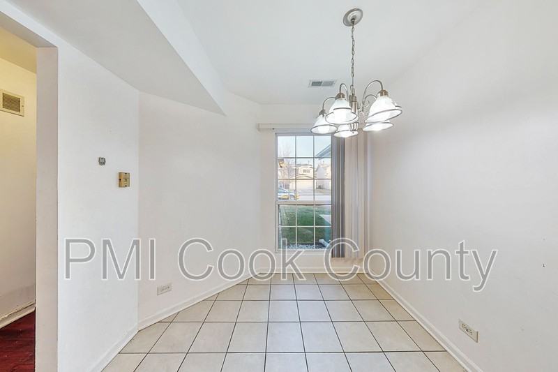 2606 E Martha Pl - Photo 4 of 7