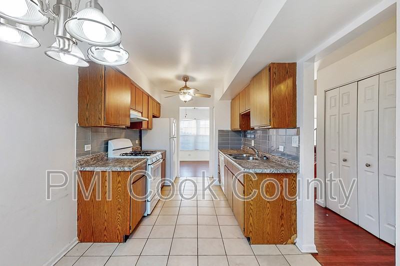 2606 E Martha Pl - Photo 5 of 7