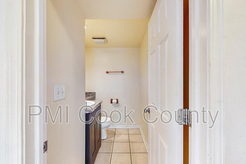 2606 E Martha Pl - Photo 6 of 7