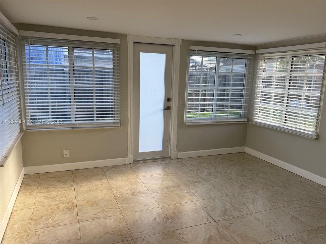 1498 Southwest 47th Avenue - Photo 7 of 33