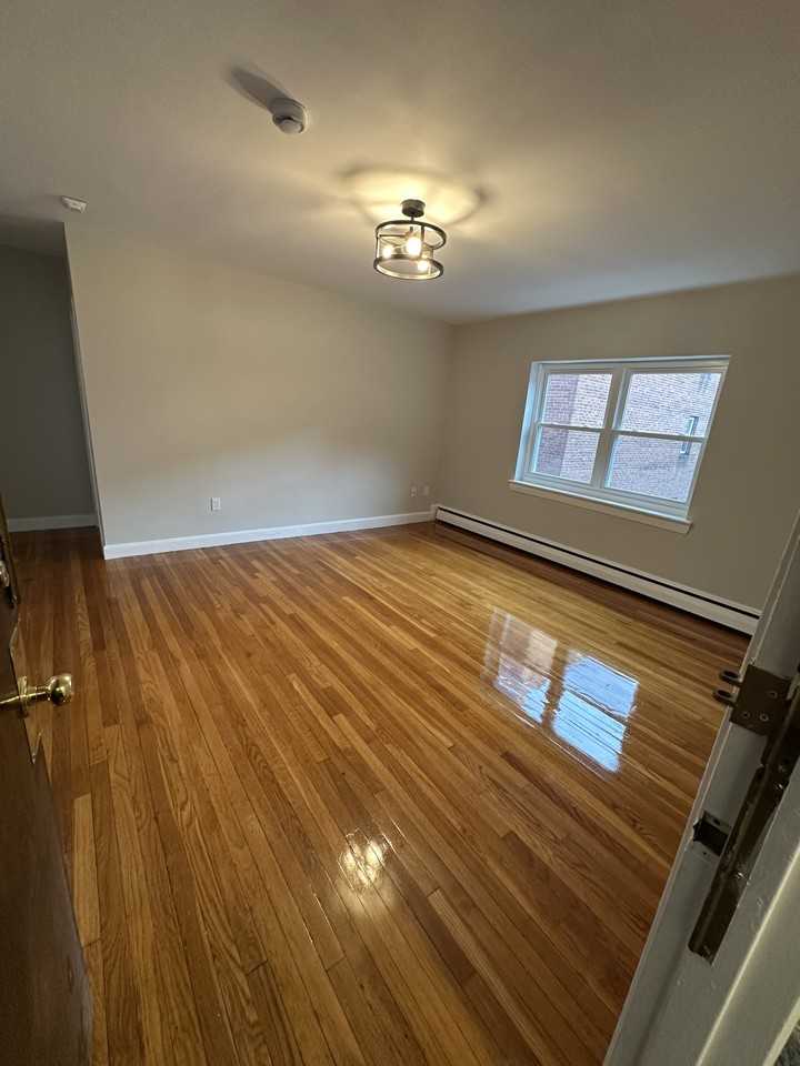 65 Chiswick Rd #4