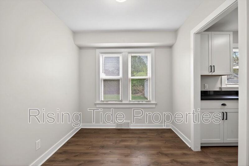 1512 Emmons Ave - Photo 4 of 17