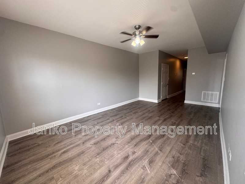 525 N Homan Ave #2S - Photo 4 of 9
