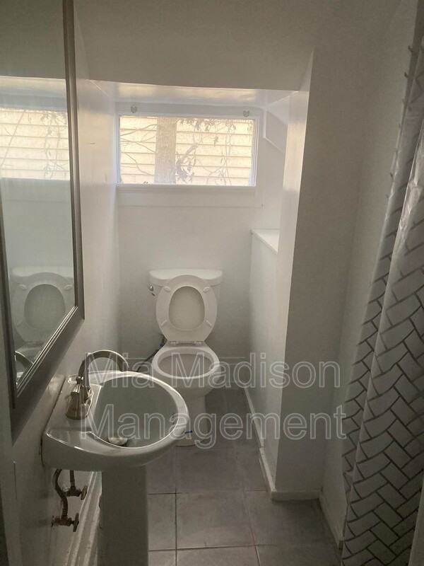 1203 E Henry St - Photo 5 of 20