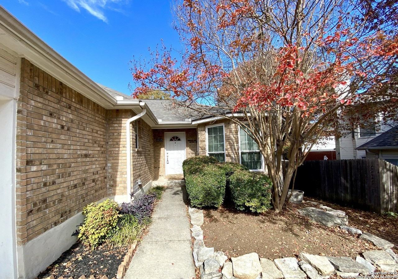 6635 Shady Bend Dr - Photo 2 of 31