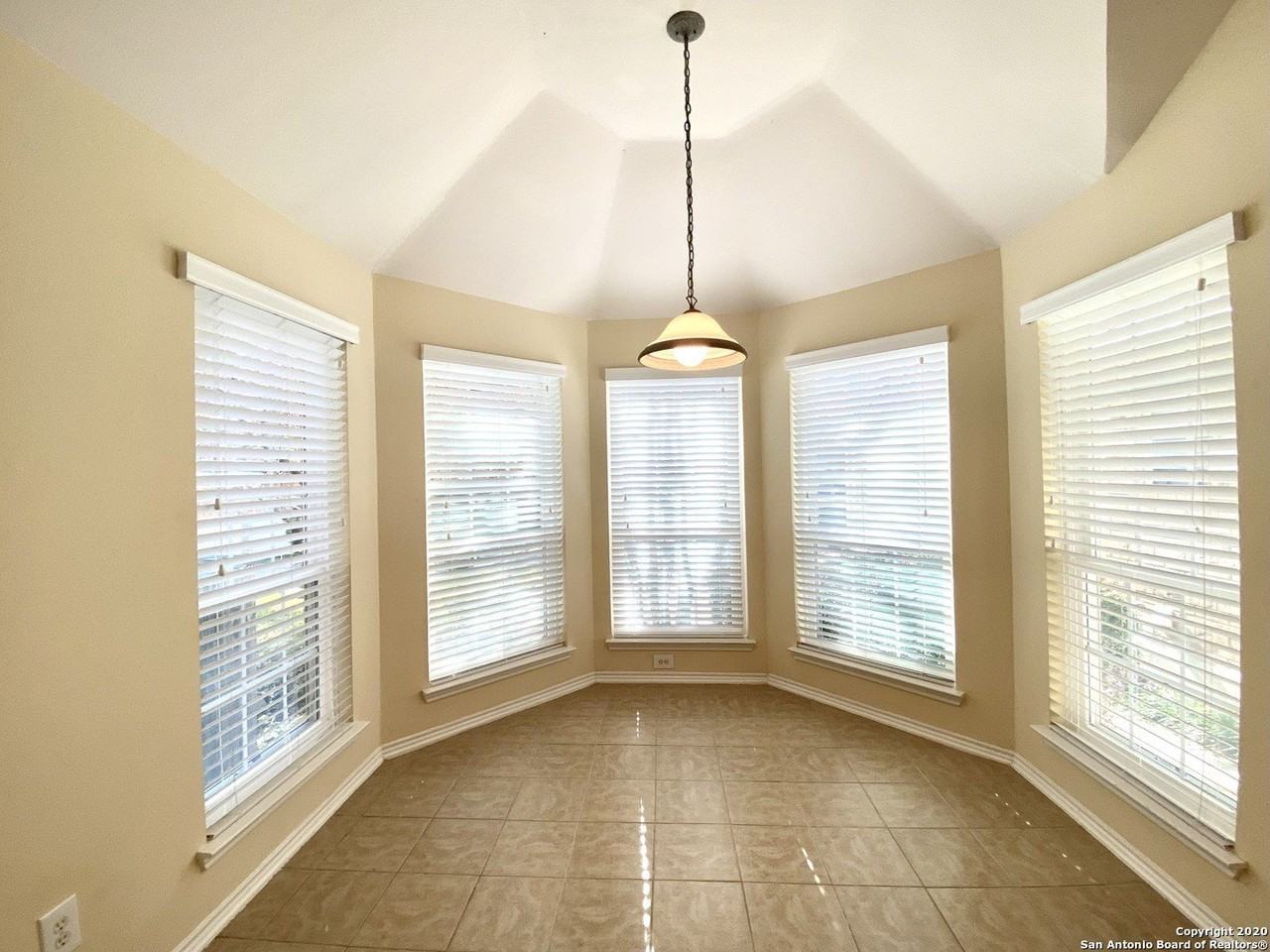 6635 Shady Bend Dr - Photo 7 of 31