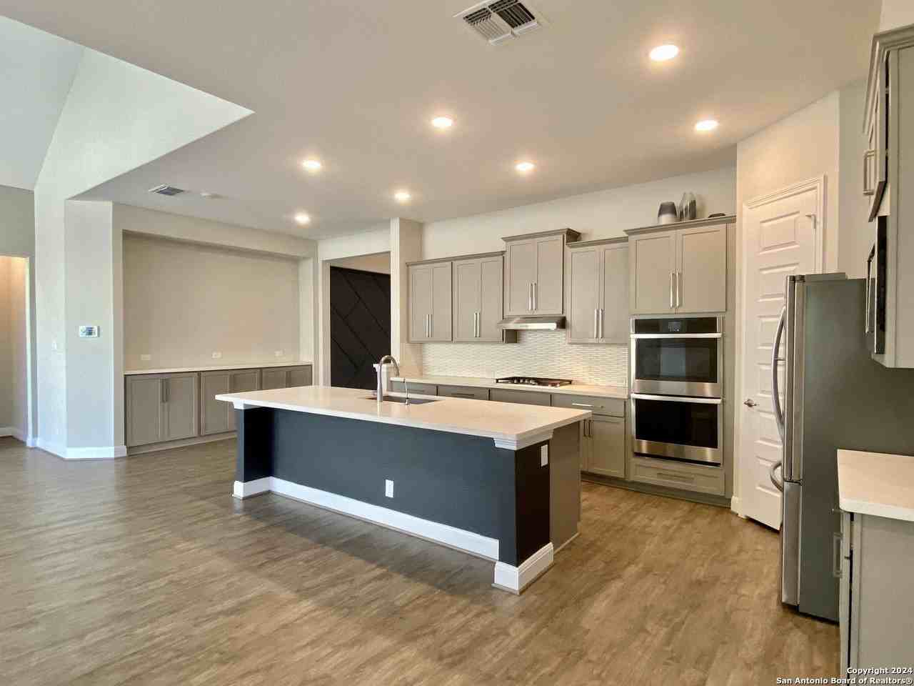 24914 Resort Pkwy - Photo 2 of 39