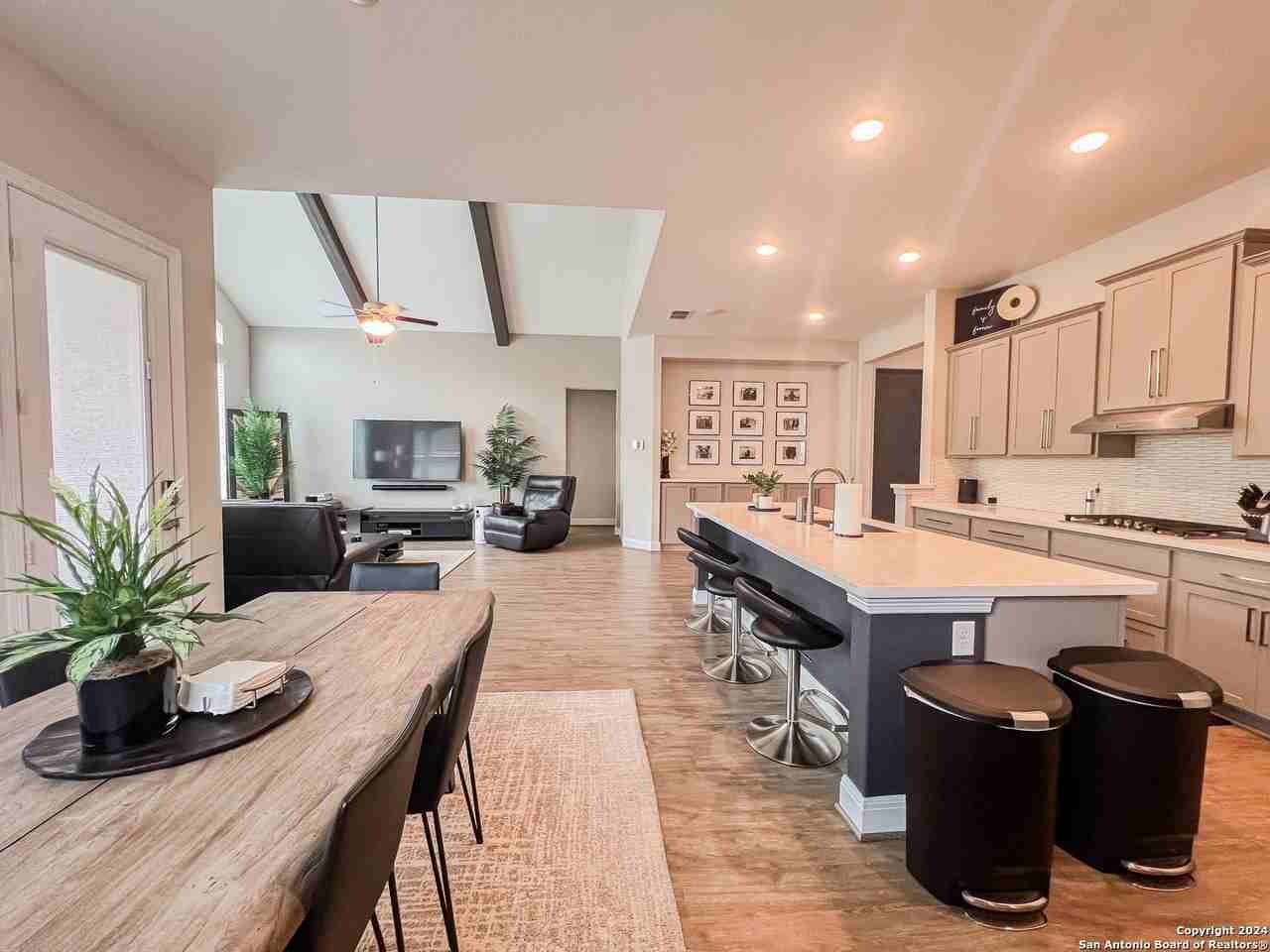 24914 Resort Pkwy - Photo 5 of 39