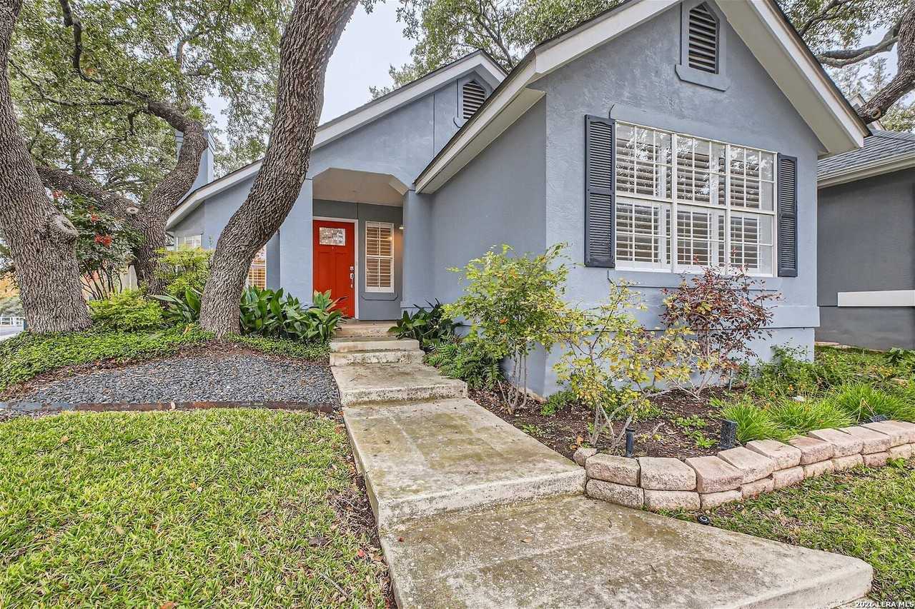 16815 Brookwood - Photo 3 of 24