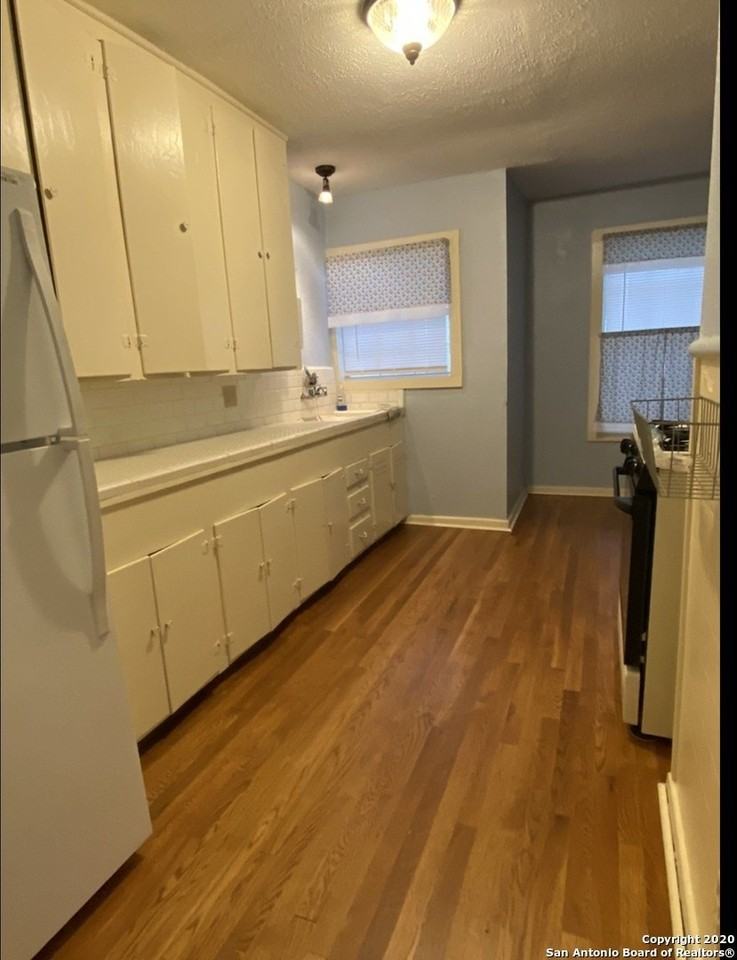 1130 Sims Ave - Photo 6 of 11