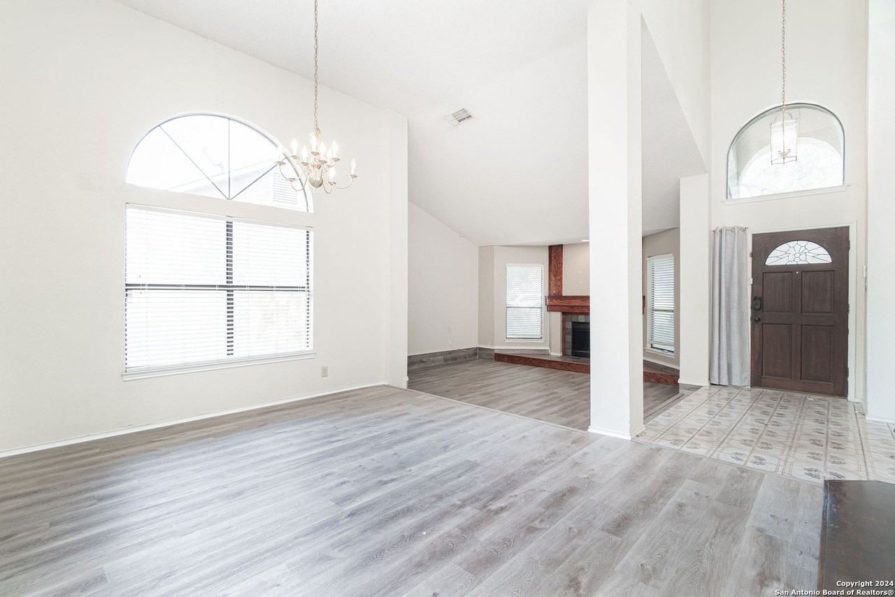 9808 Delta Ridge Dr - Photo 4 of 50