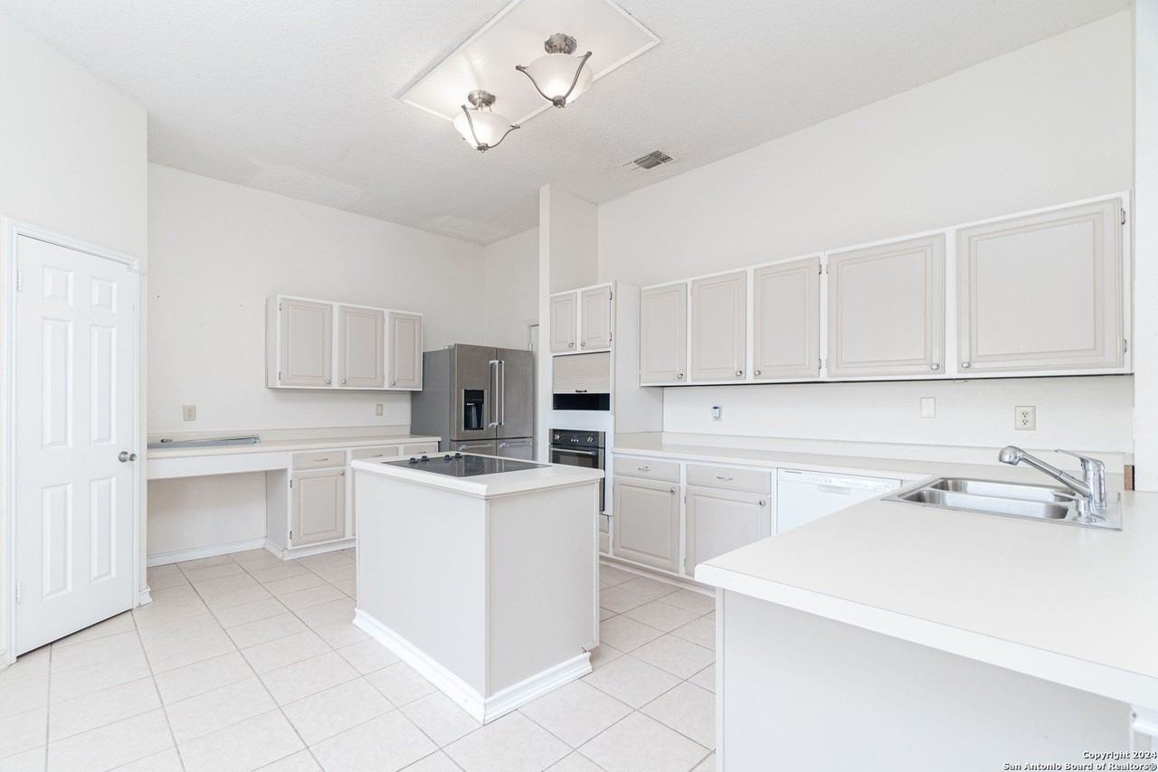 9808 Delta Ridge Dr - Photo 7 of 50