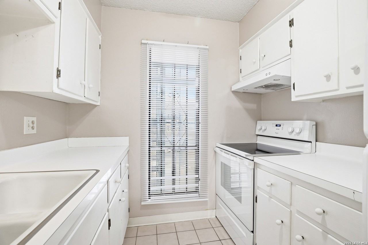9915 Powhatan Dr #J3 - Photo 5 of 22
