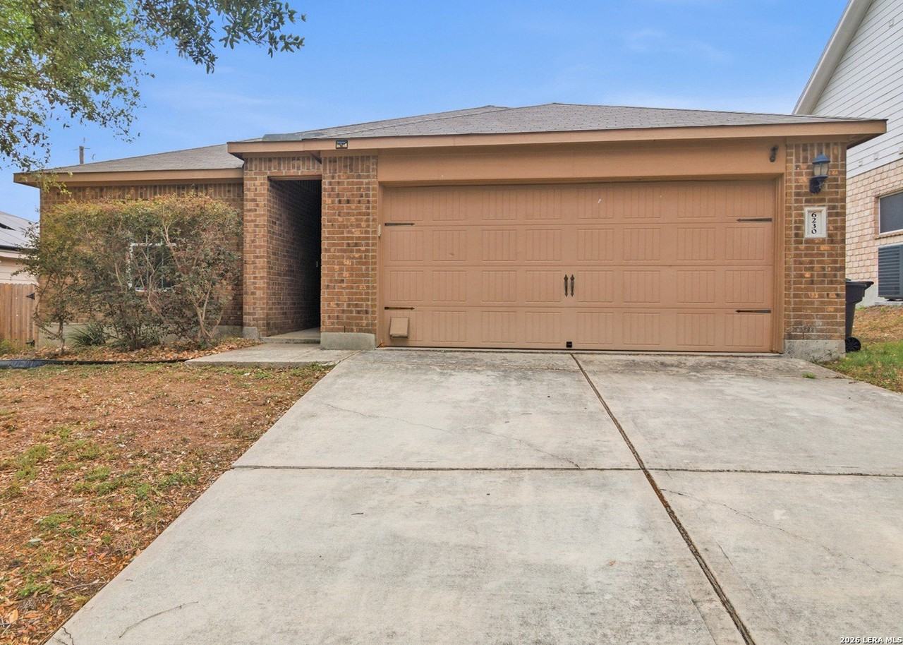 6230 Lake Victoria St - Photo 2 of 27