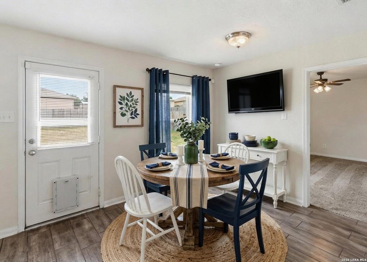 6230 Lake Victoria St - Photo 6 of 27