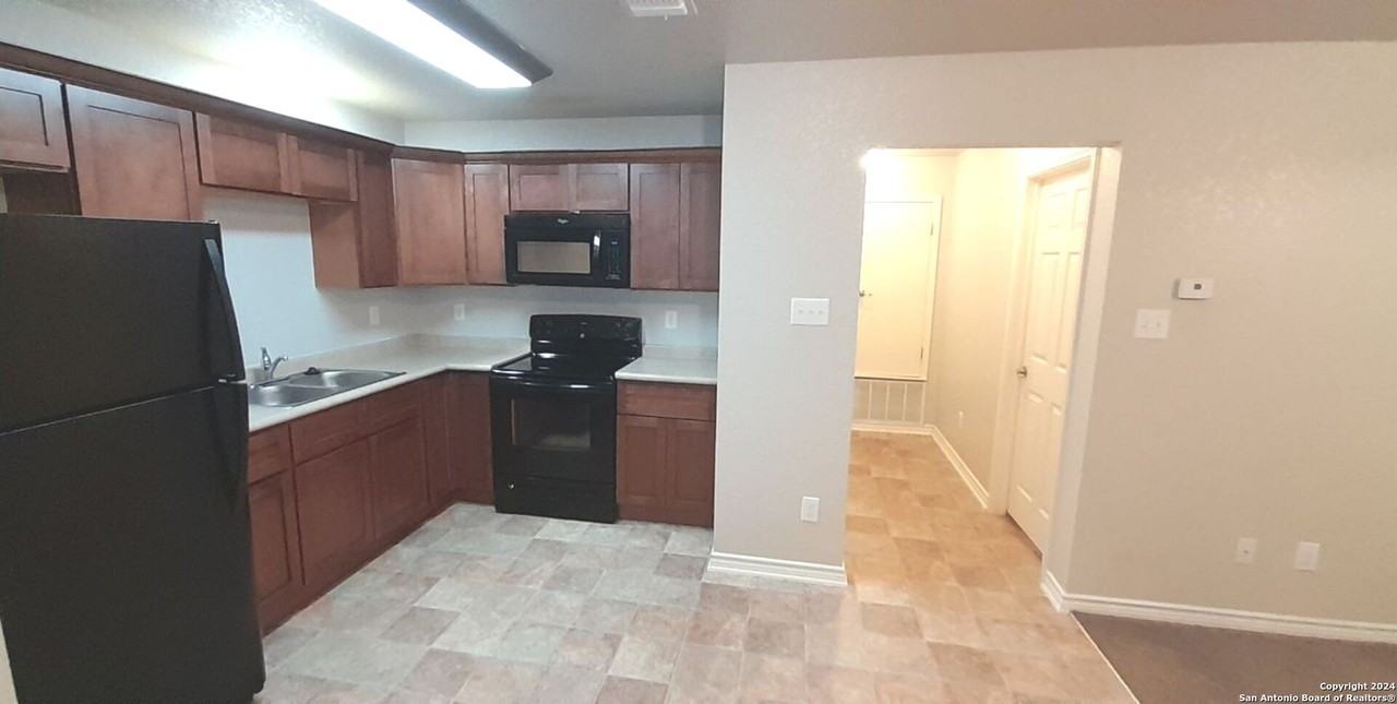 112 Lone Oak Dr #D201 - Photo 3 of 13