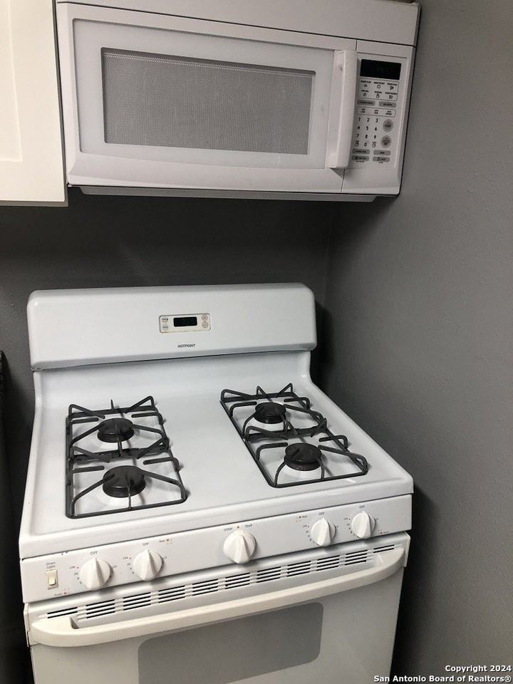 215 Edna Ave - Photo 4 of 10