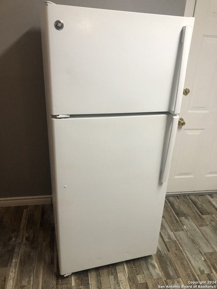 215 Edna Ave - Photo 5 of 10