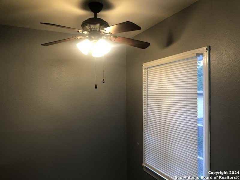 215 Edna Ave - Photo 6 of 10