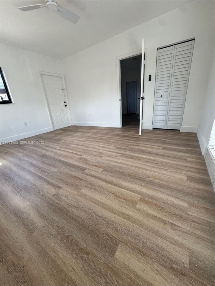 3141 Southwest 24th Terrace #3141 - Photo 5 of 15