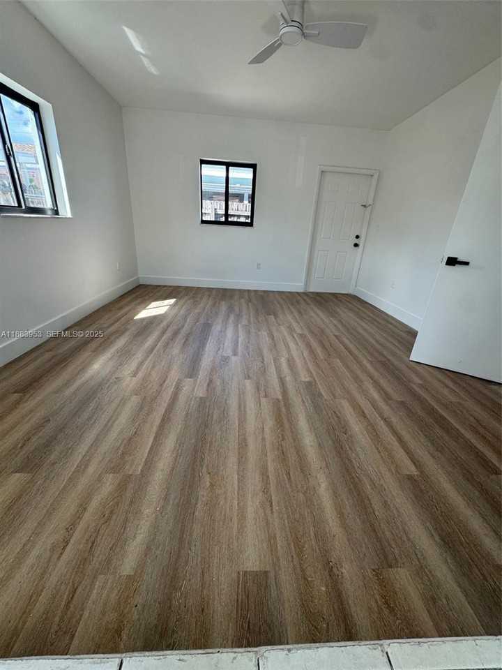 3141 Southwest 24th Terrace #3141 - Photo 4 of 15