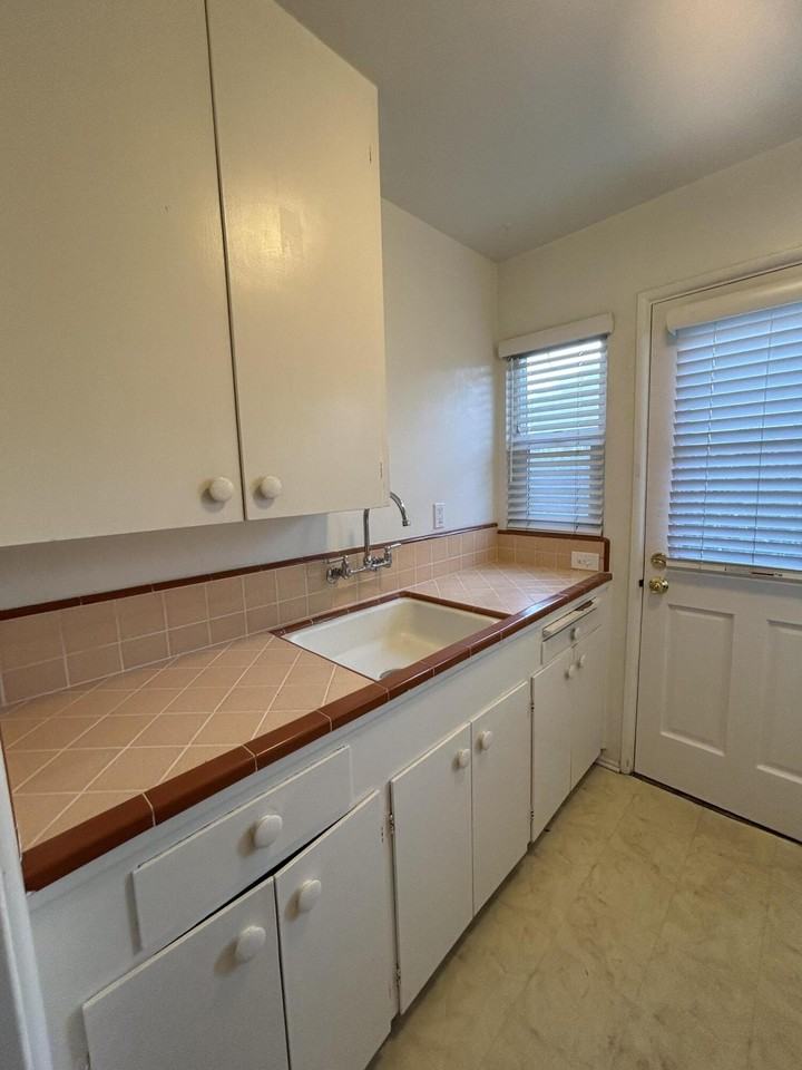 530 E Anapamu St #B - Photo 5 of 9