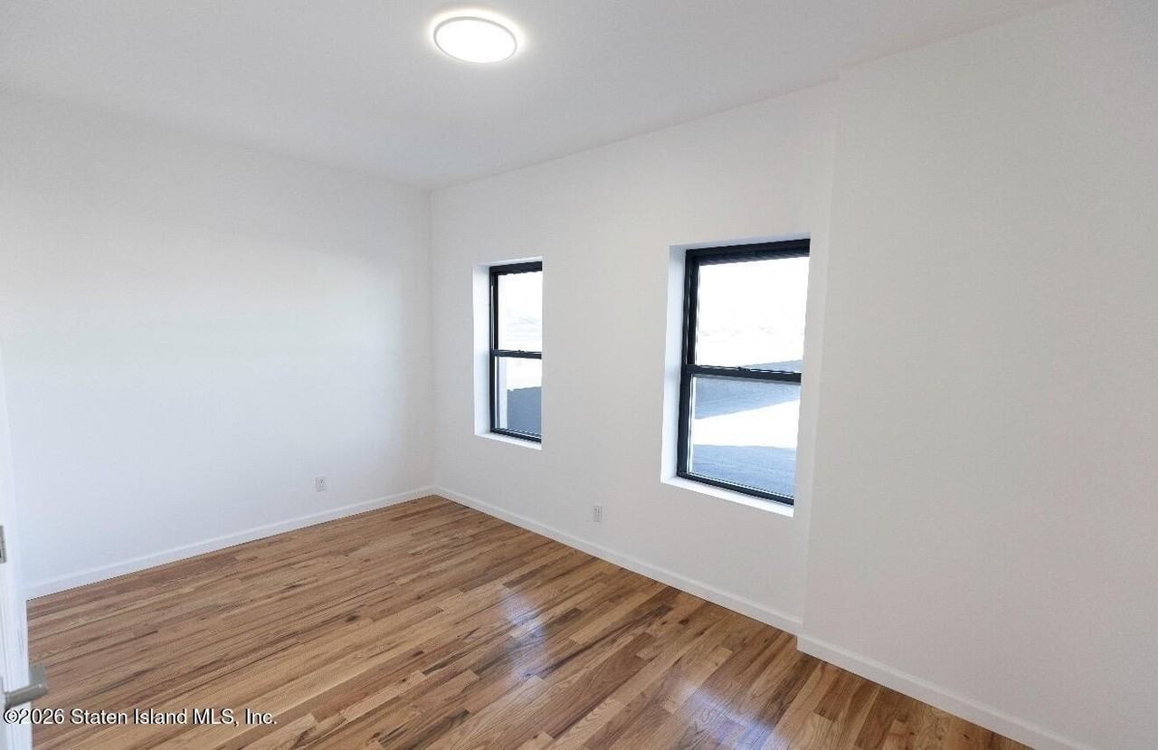 1256 Bay St #1 - Photo 5 of 10