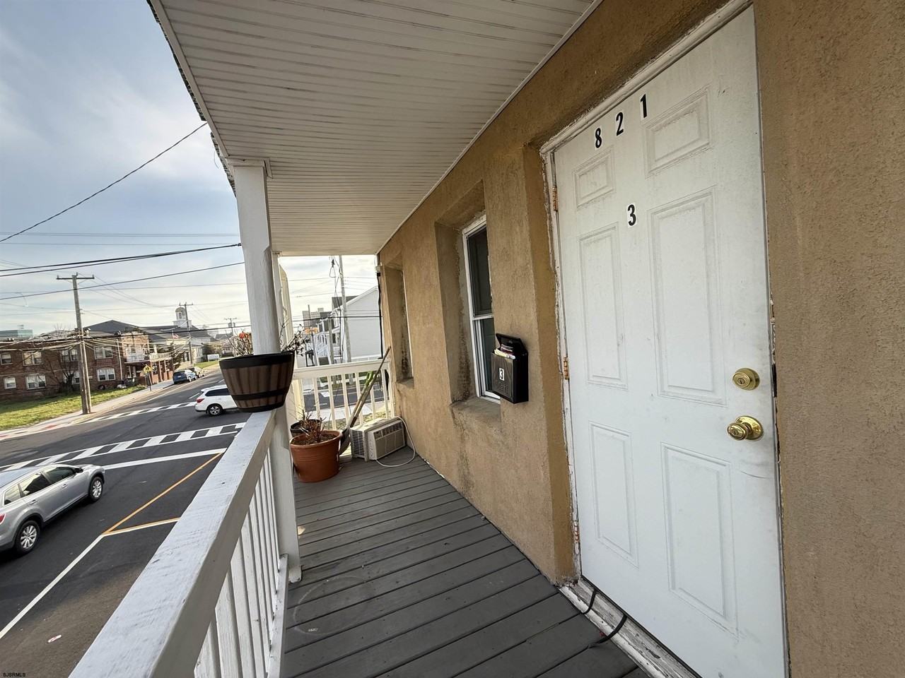 821 Baltic Ave - Photo 2 of 14