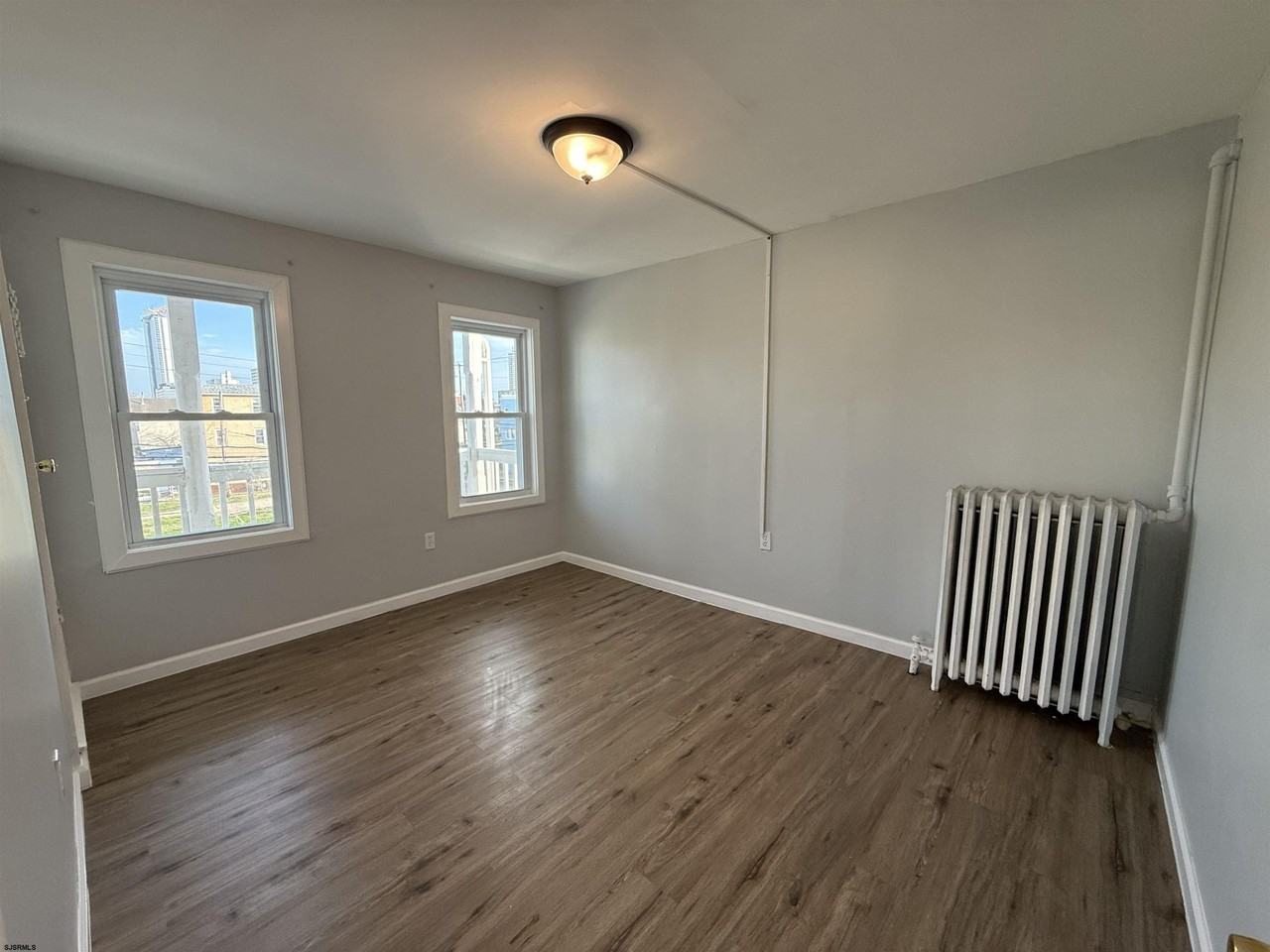 821 Baltic Ave - Photo 3 of 14