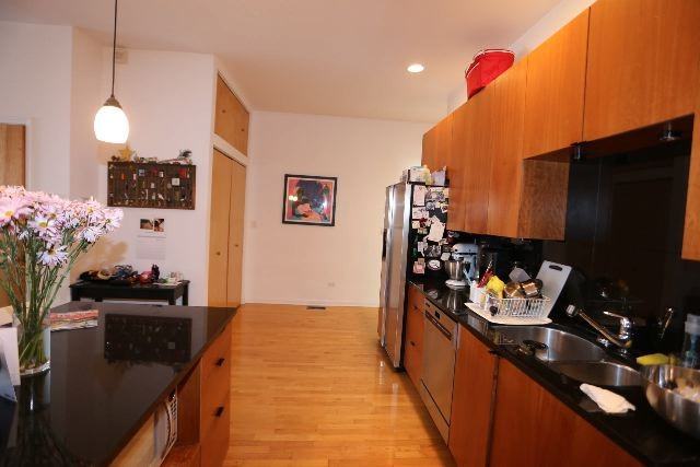 1407 N Wicker Park Ave #2 - Photo 4 of 20