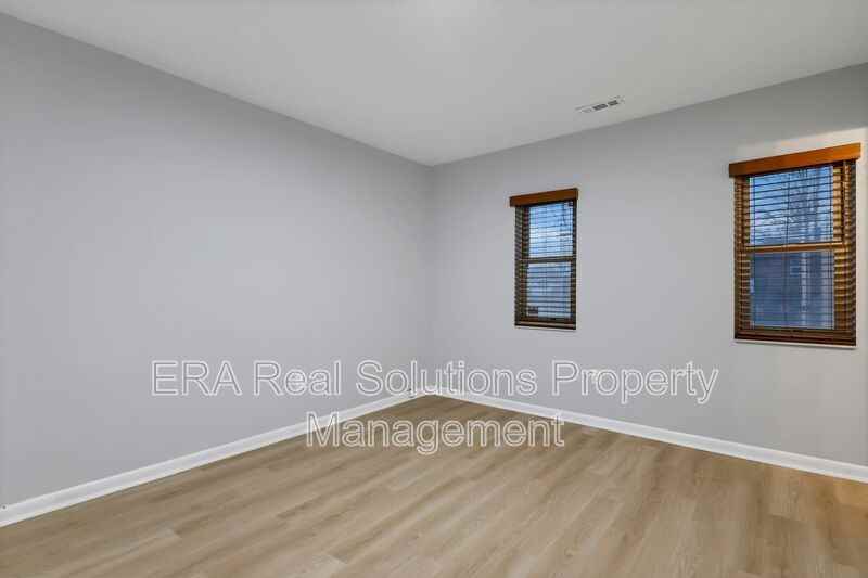1634 S James Rd - Photo 4 of 10