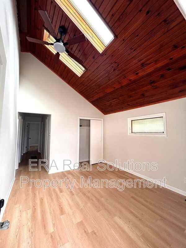 802 Ruby Ave - Photo 2 of 10