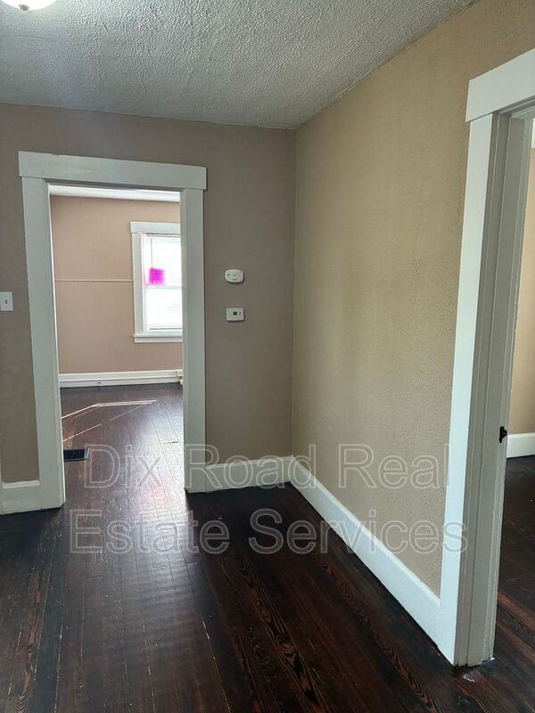 1002 Auburn St #2 - Photo 5 of 22