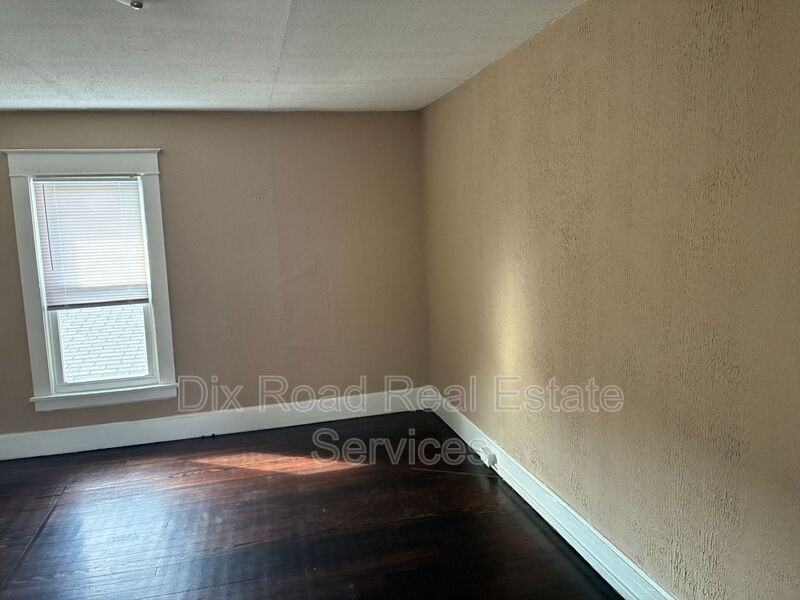 1002 Auburn St #2 - Photo 6 of 22