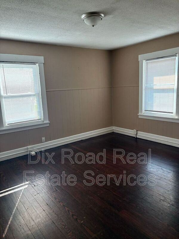 1002 Auburn St #2 - Photo 7 of 22