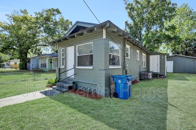 1316 W 31st St - Photo 4 of 18