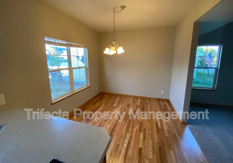 1333 Fairfield Ave - Photo 3 of 10