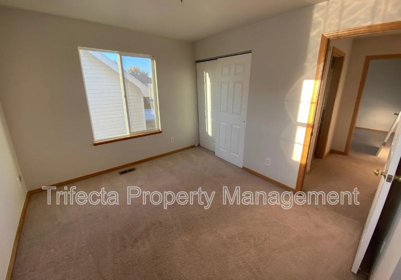 1333 Fairfield Ave - Photo 4 of 10